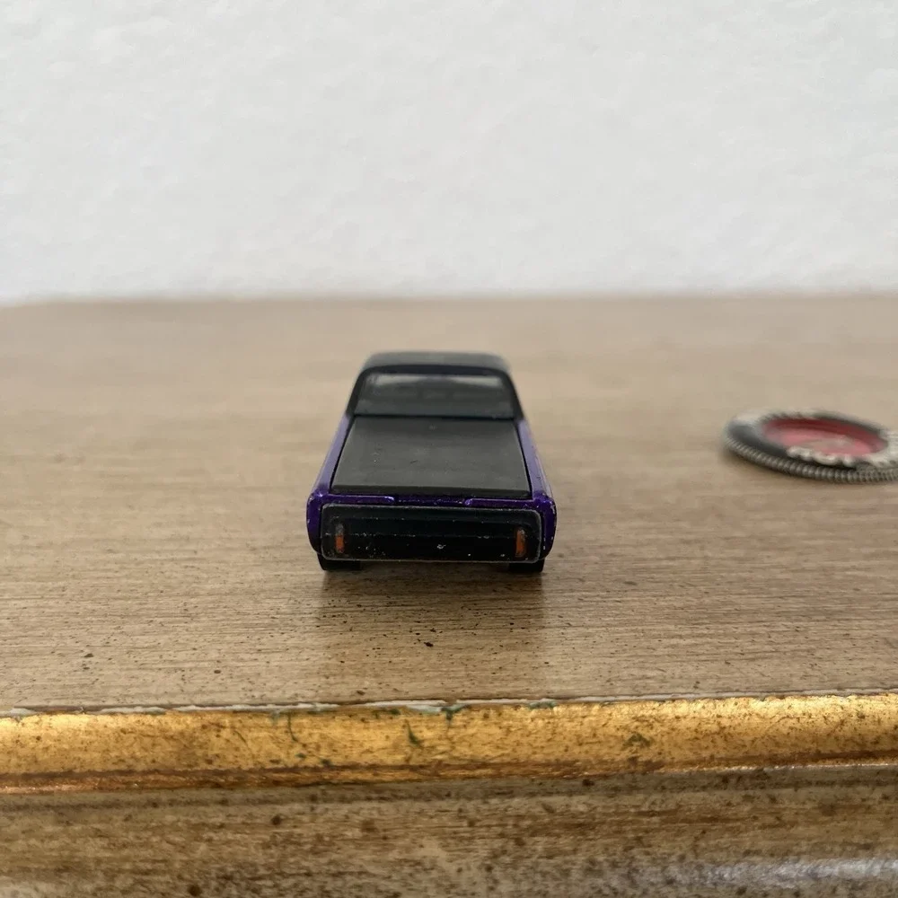 1968 Hot Wheels Redline Custom Fleetside Spectraflame Purple USA + Button